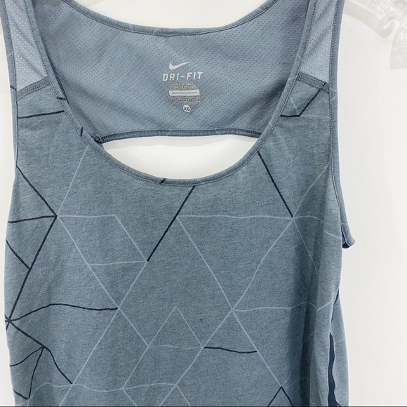 COPY - NIKE Gray Geometric Sleeveless Top with Peekabook Back Size XS - Picture 2 of 7